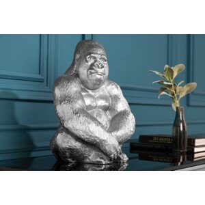 Estila Luxusní dekorační soška gorily Wilde v koloniálním stylu stříbrná 43 cm